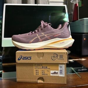 New w/Box. Women Asics GT-2000 13 Running Shoe